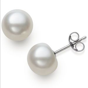Cultured Freshwater Button Pearl Stud Earrings